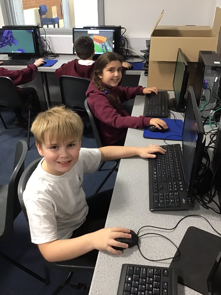 NormanPannellY3's tweet photo. Our #MinecraftClub have began a new project, designing and creating their own castle with lots of exciting rooms! Lots of collaboration and teamwork on display. @NormanPannellY4 #NPPSICT https://t.co/uw6Rev7XTx