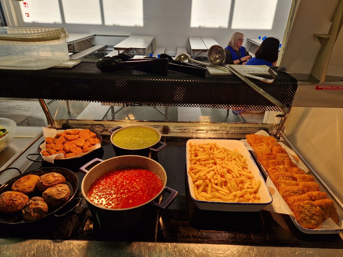 wla1295's tweet photo. Fish and chip Friday! Full bellies all ready for the weekend! #mellorsfamily #fishfriday #lovemyjob #Ateam https://t.co/ZfmWtCOf1y