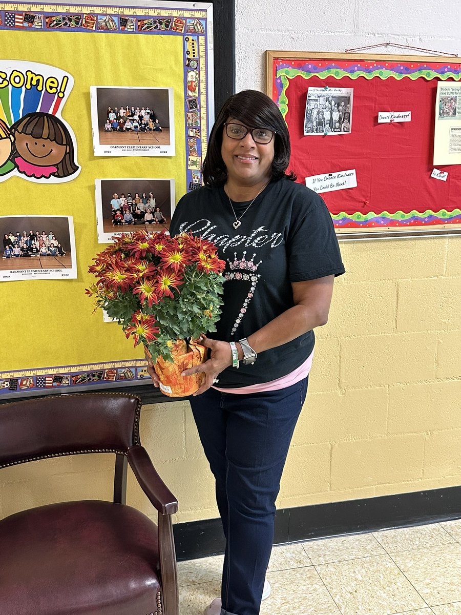 Congratulations to the OES support staff of the year. Mrs Jackie English our Title I Para-Pro who works hard to help all of our students. <a href="/KarenMedana/">Karen Medana</a> <a href="/MrsKHardin/">Kyla Hardin</a> <a href="/kylecraighead85/">Kyle Craighead</a> <a href="/skinner_frankie/">Frankie Skinner</a>