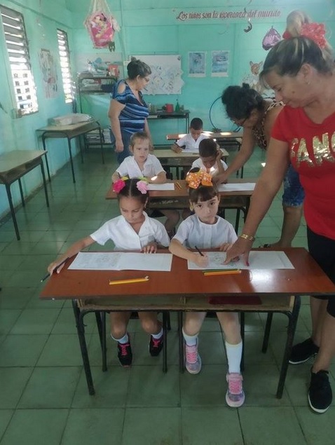 Se sigue con el diagnóstico de preescolar junto a maestras del Grupo y la de 1er grado #EducacionCaibarien #EducacionVillaClara #CubaMined #LaEducacionEsUnDerecho <a href="/LienMons/">Lien O'farril Mons</a>  <a href="/RMarinreymond/">Rafael Marín Reymond</a> <a href="/elsa_ena/">Ena Elsa Velázquez Cobiella</a> <a href="/DiazCanelB/">Miguel Díaz-Canel Bermúdez</a> <a href="/FarinaEstevez/">Yoandry Fariña Estévez</a> <a href="/YadiraA87410523/">Yadira Alvarez García</a> <a href="/Yamilet50088609/">Yamilet Herrera</a> <a href="/dpevillaclara/">DGEP Villa Clara</a>
