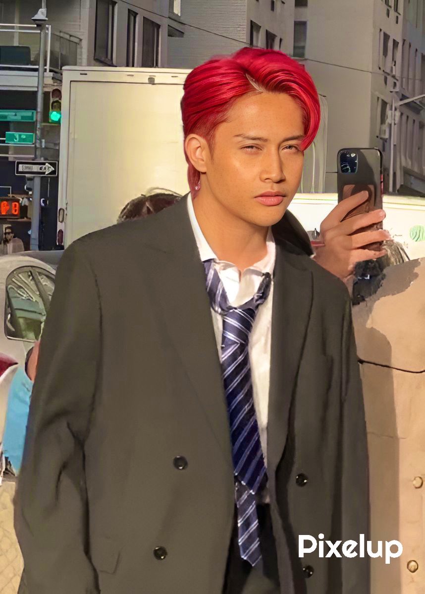 grandesnsn's tweet photo. holll uppp 😭😭😭 https://t.co/l7mH0zMqYI