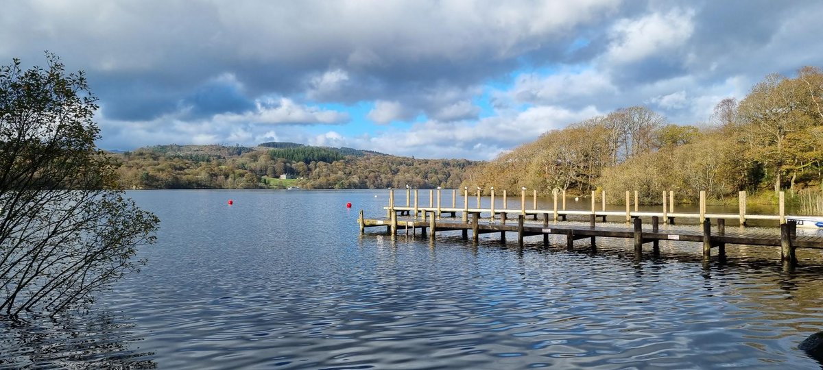 Beautiful morning in the #lakedistrict looking at sites for next weeks' field trip with @CumbriaUni and also discussing action on Windermere.

@CumbriaWeather  #Reedbedrestoration #LoveWindermere