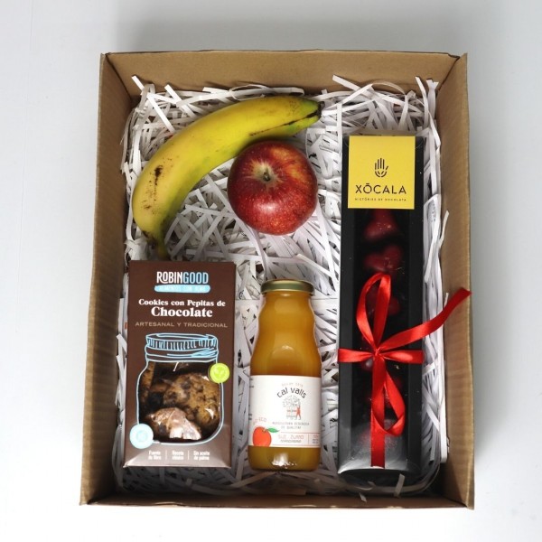 Regala a qui més estimes la Caixa Somia:
🍌Plàtan
🍎Poma
🍫6 bombons Xòcala 
🍊Suc de mandarina <a href="/calvallseco/">Cal Valls</a> 
🍪Caixa de choco cookies <a href="/RobinGoodSelect/">RobinGood</a> 

Recolzaràs a <a href="/LaCalaixera/">La Calaixera</a>, contribuint a donar feina a 53 persones amb problemes de salut mental 

elmercatsocial.cat/productes/caix…