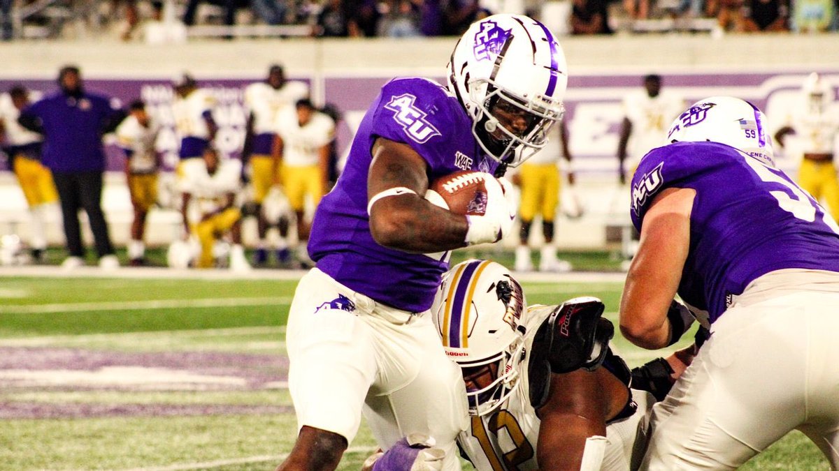 LeightonFoster_'s tweet photo. After talking with @CoachScarter, I am extremely blessed to have received an offer from @ACUFootball 💜🤍! @coachp_ACU @NewtonSports @NewtonFootball2 @NewtonEaglesTx #GoWildcats https://t.co/uBKygZ8arM