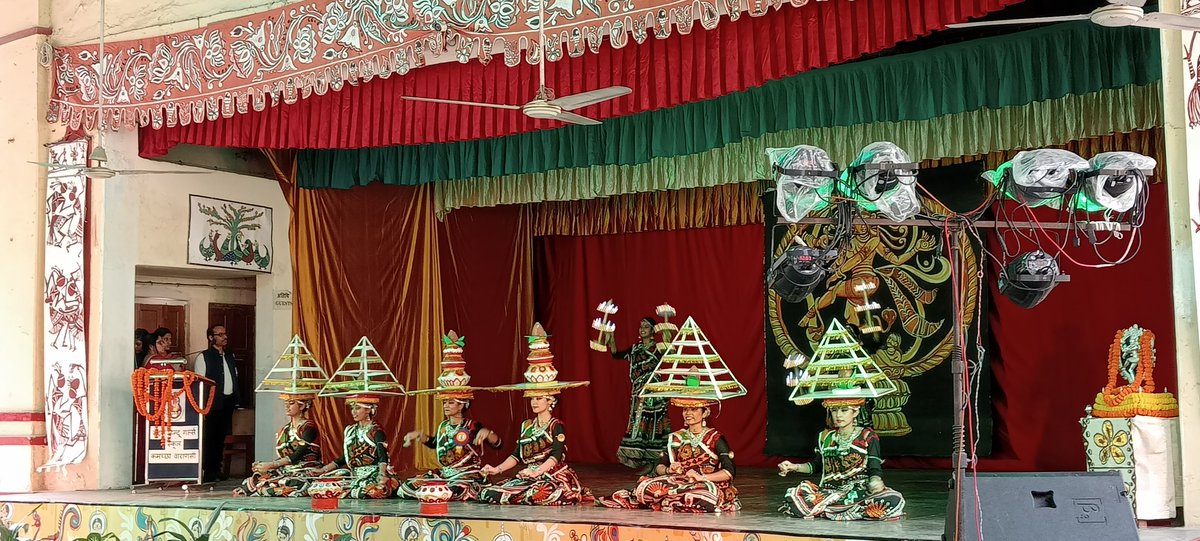 chgsbhu's tweet photo. Manthan Day 2- Collage making, Rangoli making, Debate and Group dance competitions were held . Overall Trophy was bagged by Central Hindu Girls School,II position by Sunbeam English School Bhagwanpur and III position by St.Atulanand school Koirajpur @bhupro @VCofficeBHU https://t.co/idDJhn5lGv