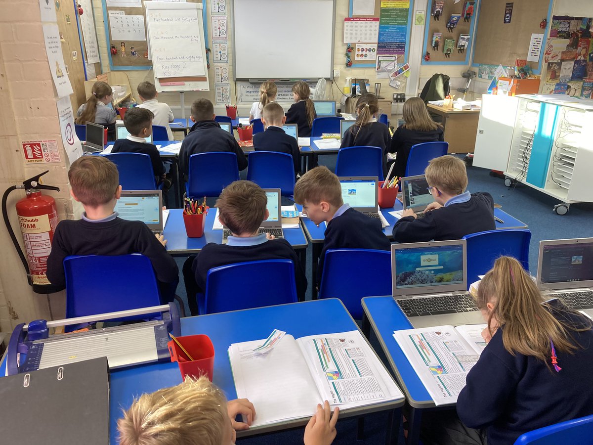 MrsRKyr5's tweet photo. We are using the computers to research our new history topic about the ancient maya civilisation.  @wild_bank @TrustVictorious https://t.co/kU7h5xHd3h