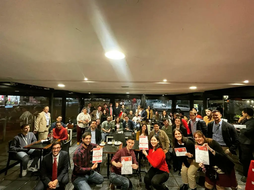 _JuventudBA's tweet photo. En el día de ayer las agrupaciones @ViBatllista y @_JuventudBA llevamos adelante nuestro acto de cierre de campaña por las elecciones juveniles del @PartidoColorado 
Gracias a todos por ser parte!
A dejar todo mañana!💪🚩 https://t.co/nMcbeiThFx