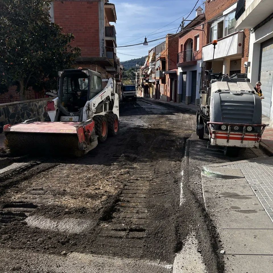 AjuntamentPLF's tweet photo. ✅ En el marc del projecte de #reasfaltat del municipi, l'Ajuntament de #Palafolls iniciarà els treballs a l'àmbit de Les Ferreries i Santa Maria el dimarts vinent
➡️ Més informació a https://t.co/A5EVcxIR9H https://t.co/4VbNpMQn96