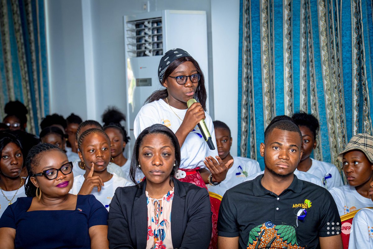 UNFPARDC's tweet photo. Dr @dienekeita avec les jeunes de @AfriyanRdc 
🟢Communion et speech inspirant avec les jeunes de la #RDC 
🟢Promotion du leasership féminin
🟢Appel à l’action contre le mariage des enfants @UNFPA_ESARO @UNFPA 
#YoungPeopleLeadingChange https://t.co/dE1VIyqEbZ