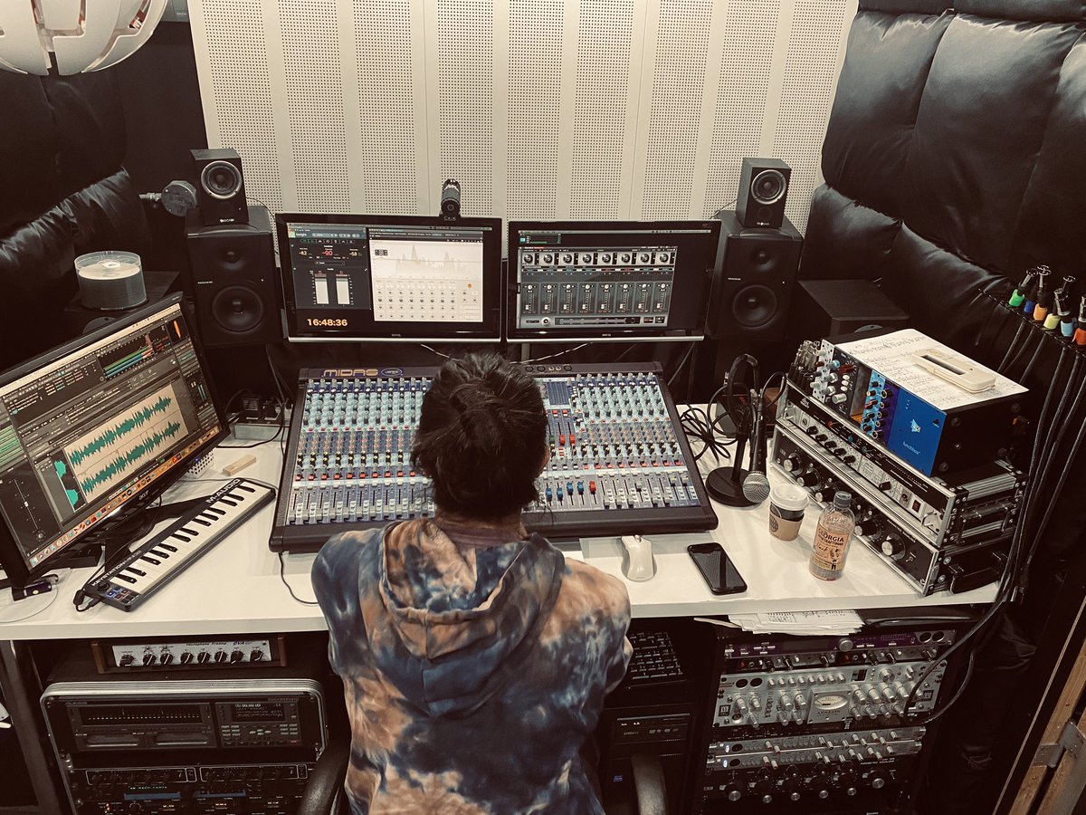 ToNo_SSW's tweet photo. 今月リリースするシングルのマスタリング🐈
アコギと歌とシンセ。いいぞ!
#tono #masterring #mojularsynth https://t.co/So3dqCXVoH