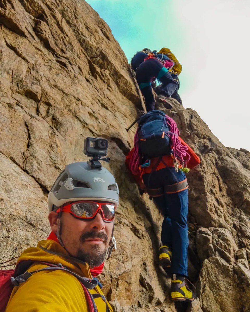 apulin_colorado's tweet photo. Sabéis a quién le tocó el sorteo de @PlanetaMontana de las pedazo de gafas EVIL EYE??
Al menda lerenda🤩🙋🏽♂️🥲🙌🏽🙌🏽
Y que mejor ocasión para poder estrenar las q en la #brechaLatour al #Balaitus/pico Moto 3144m. en los #PirineosOccidentales!!!
Menudo premiazo🥹
(Sigue🔽) https://t.co/ydcpP8X5zs