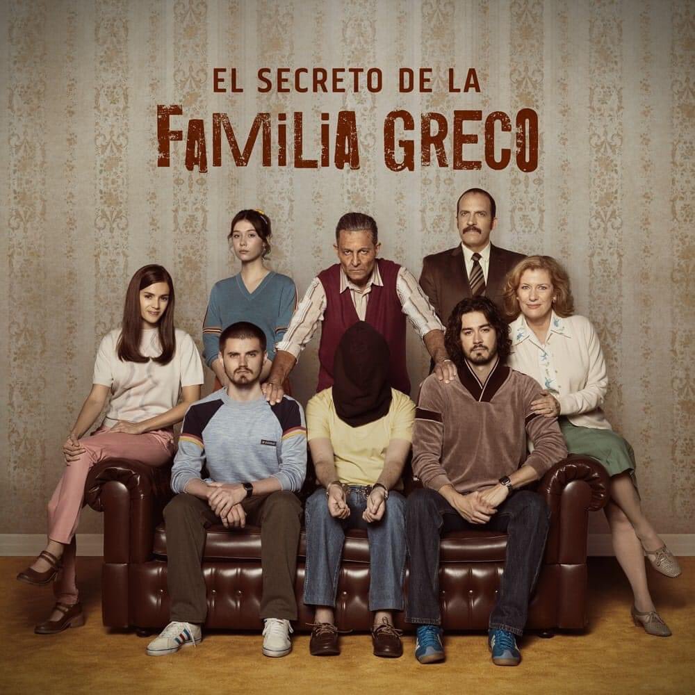 Disponible en Netflix: #ElSecretoDeLaFamiliaGreco 

Una familia aparentemente perfecta secuestra en secreto a personas adineradas para pedir rescate y así mantener su alto nivel de vida y estatus social.
#FernandoColunga