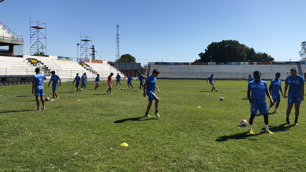 RealSantaCruz1's tweet photo. Viernes ✅⚽️
•
•
#RealSantaCruz 
#orgullocamba https://t.co/u6ZrZrrWDB