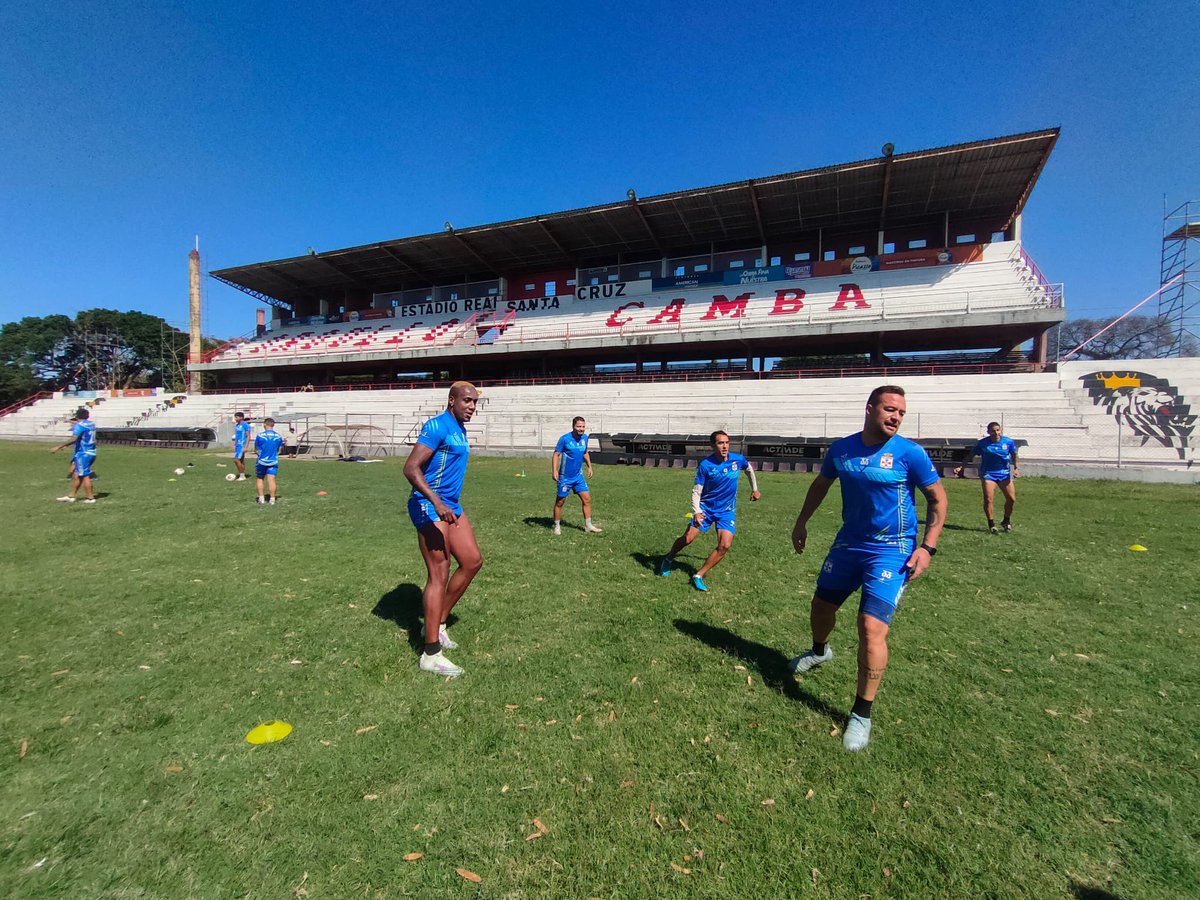 RealSantaCruz1's tweet photo. Viernes ✅⚽️
•
•
#RealSantaCruz 
#orgullocamba https://t.co/u6ZrZrrWDB