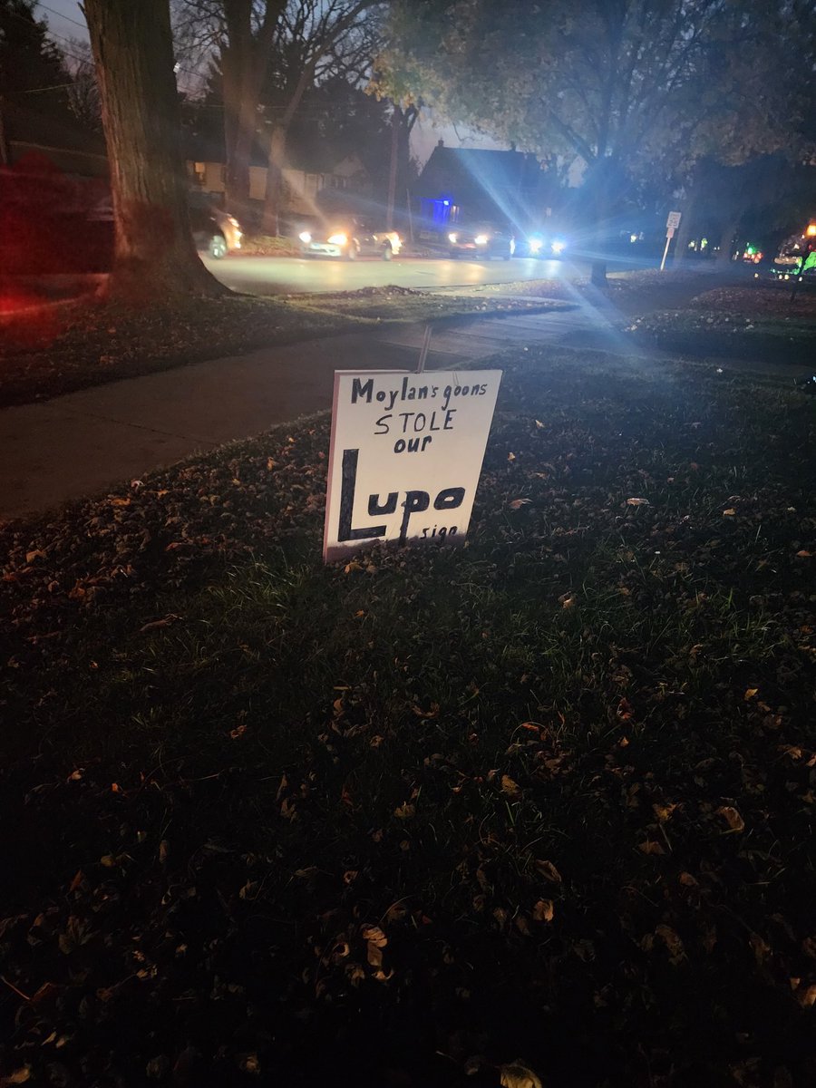EvaKnowsItAll's tweet photo. Seen in #Illinois #VoteToProtectYourRights https://t.co/lMzIBUTFL9