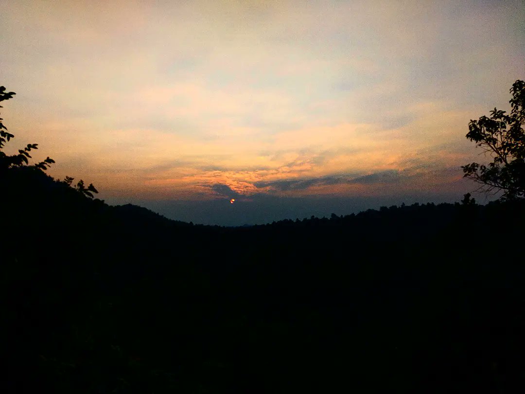 AjaySontu's tweet photo. Sunset
#discovery #history #google #photography #photographer #mobilephotography #myincrediblestory #netgeo #incredibleindia #earth #travel #light #clouds #illusion #sunrise #sunset #biodiversity #nature #tourism #image #life #imagination #magical #koriya #chhattisgarh #india https://t.co/SJlhMlVlCD