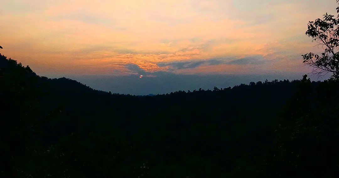 AjaySontu's tweet photo. Sunset
#discovery #history #google #photography #photographer #mobilephotography #myincrediblestory #netgeo #incredibleindia #earth #travel #light #clouds #illusion #sunrise #sunset #biodiversity #nature #tourism #image #life #imagination #magical #koriya #chhattisgarh #india https://t.co/SJlhMlVlCD