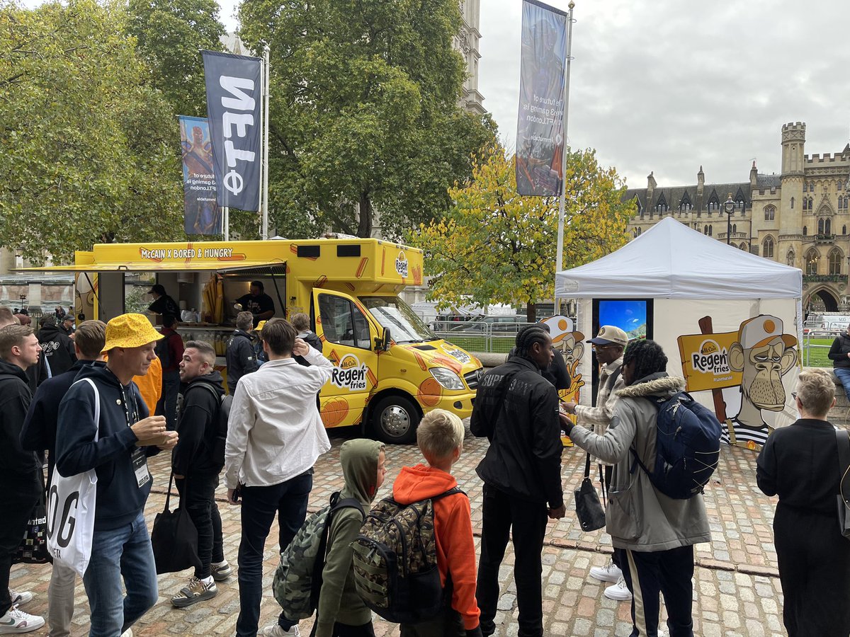 livelyagency's tweet photo. The collab we didn’t know we needed 👏 @mccainfoods x @BoredApeYC 

The Bored &amp; Hungry collaboration is an amazing example for other brands on how to reach younger consumers with fun, real-life experiences. 

#Saveoursoil #Sustainability #NFTLondon #NFTCommuntiy https://t.co/fNXzs656WP