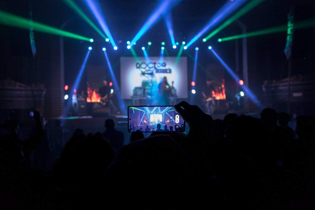 culturas_cqbo's tweet photo. 🔥🎸La primera jornada del Encuentro Estelar 2022 encendió el remozado Teatro Centenario de #LaSerena con el sonido de Polter, Doctor Demencia y Magnolia. Este viernes 04, desde las 16:00 horas, se realizarán conferencias, conversatorios y la presentación de D-43 y Duerme y Cae! https://t.co/jeayaKYmwR