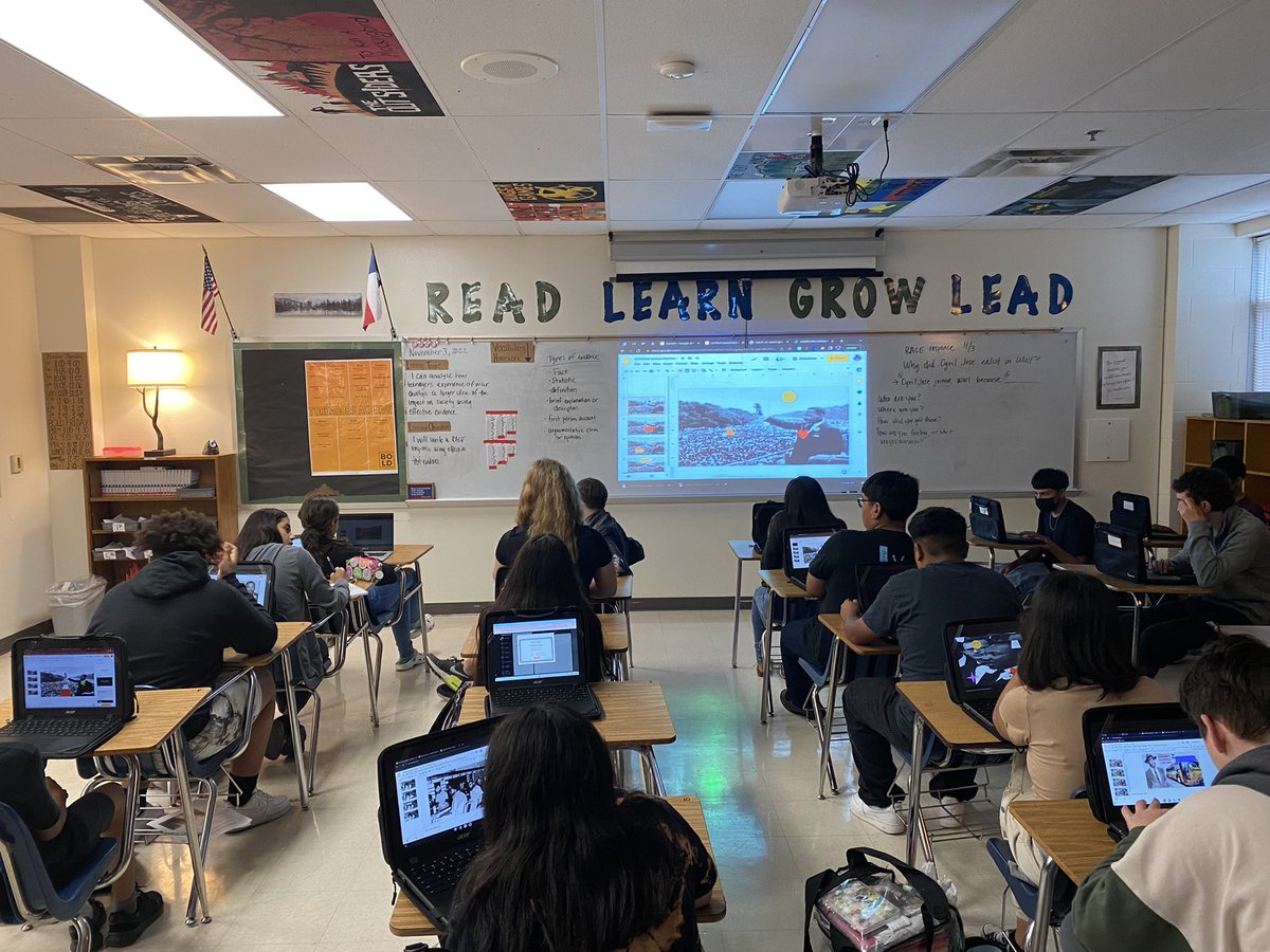 MrsDintheMiddle's tweet photo. History in Pictures at JBMS is in tech mode today learning how to create an interactive presentation for their research on The Civil Rights Movement. Huge applause for Mr Manrique!! #weareseguin #JBMSisBold #PBL https://t.co/8O0Gz7GnsU