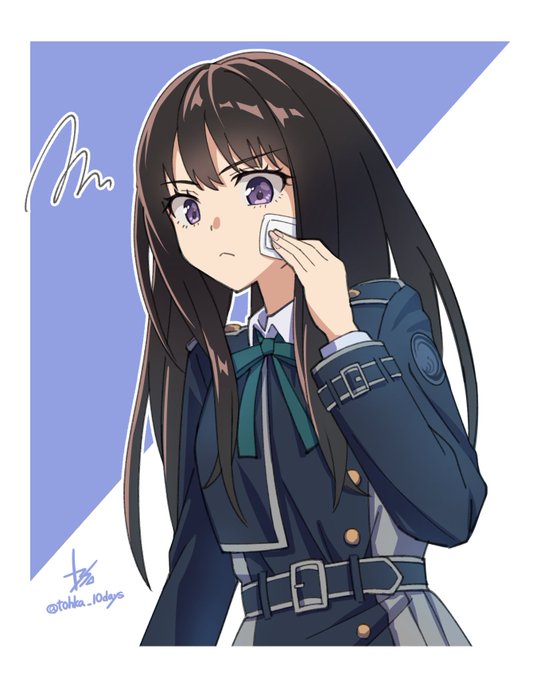 殴られた頬を気にするたきな 1話より#リコリコ 