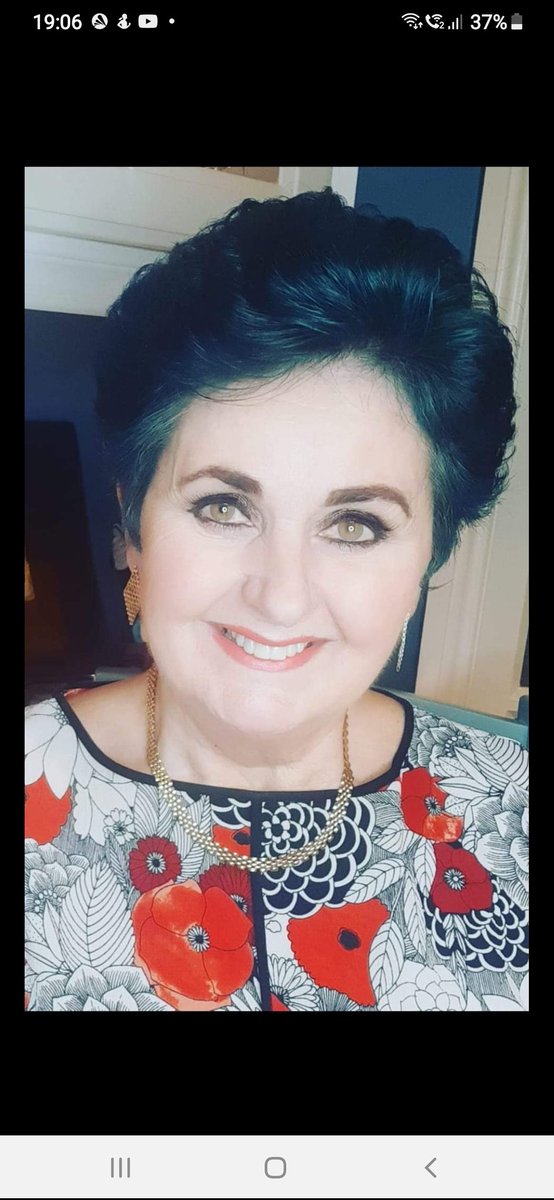 So today, Friday 4th November I am dumping my Twitter account in solidarity with the sacked Twitter workers and because I can't stand Elon Musk, Donald Trump and other REALLY weird people who will now appear on here...just not my scene. Byeeeeee 🥰