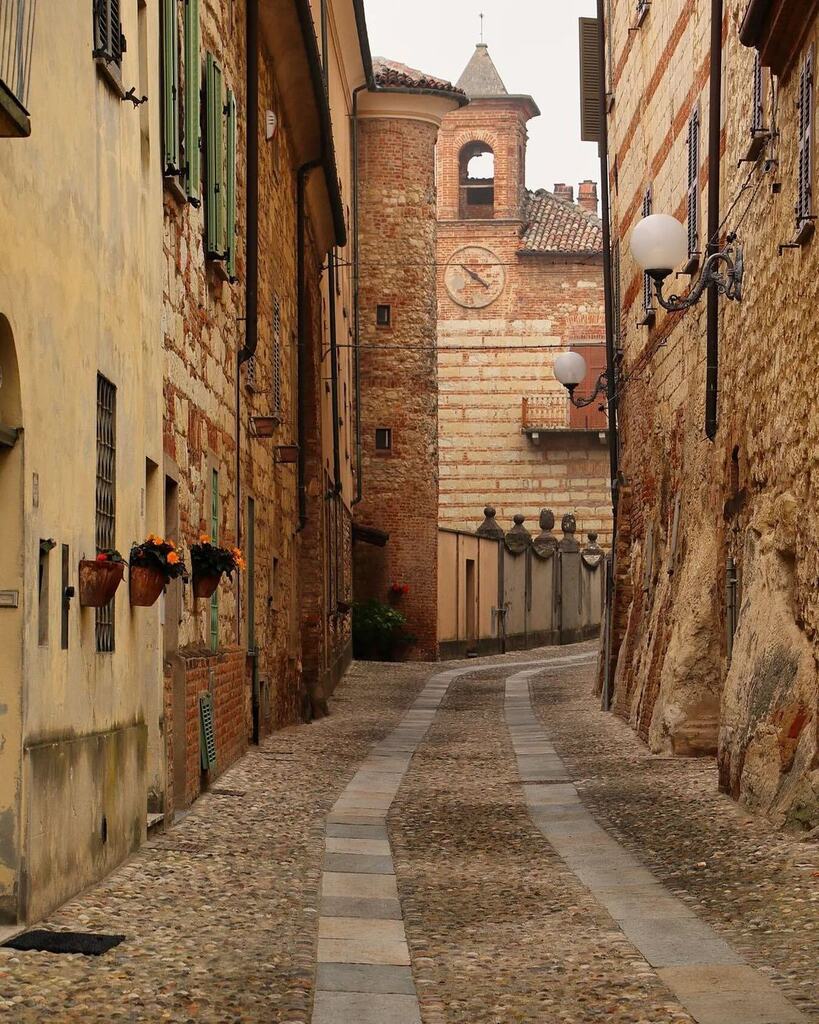 ig_piemonte's tweet photo. presenta

📍#cellamonte 
🏘 borghi del #monferrato 
AUTORE @jakecarson90 

LOCAL MANAGER @margheritacarosio &amp; @mic_omt
TAG #ig_alessandria #alessandria
MAIL igpiemonte@gmail.com
SOCIAL
• https://t.co/e3pQ6zcRUA
• Twitter @ig_piemonte
HUB @igworl… https://t.co/MkgA8IWeDo https://t.co/eP5Rigrwmr