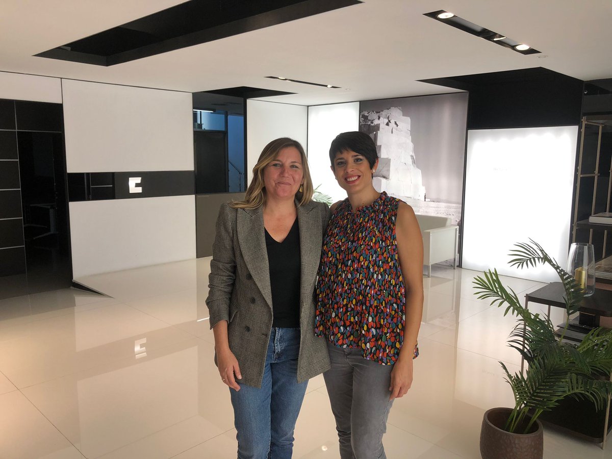 megamobiliario's tweet photo. #MegaMobiliario colabora con la @UPV y el @GVAartesania a través de la @artesania_upv para promover el talento joven en el diseño de la Comunidad Valenciana. El resultado es #KYUB y la colaboración ha sido enormemente enriquecedora!
🎥 @Visualem gracias! 
https://t.co/9KvhLi9LaV https://t.co/RM74QzMUzu