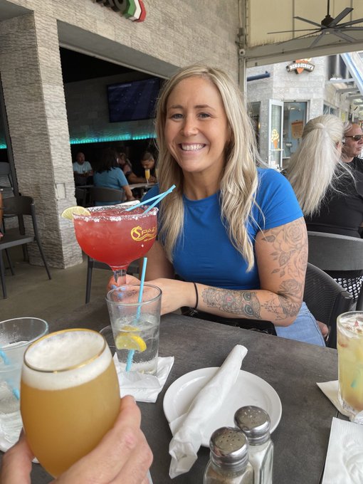 Cheers to Friyayyyyy y&rsquo;all 🤗 https://t.co/t2Fp3my4cj