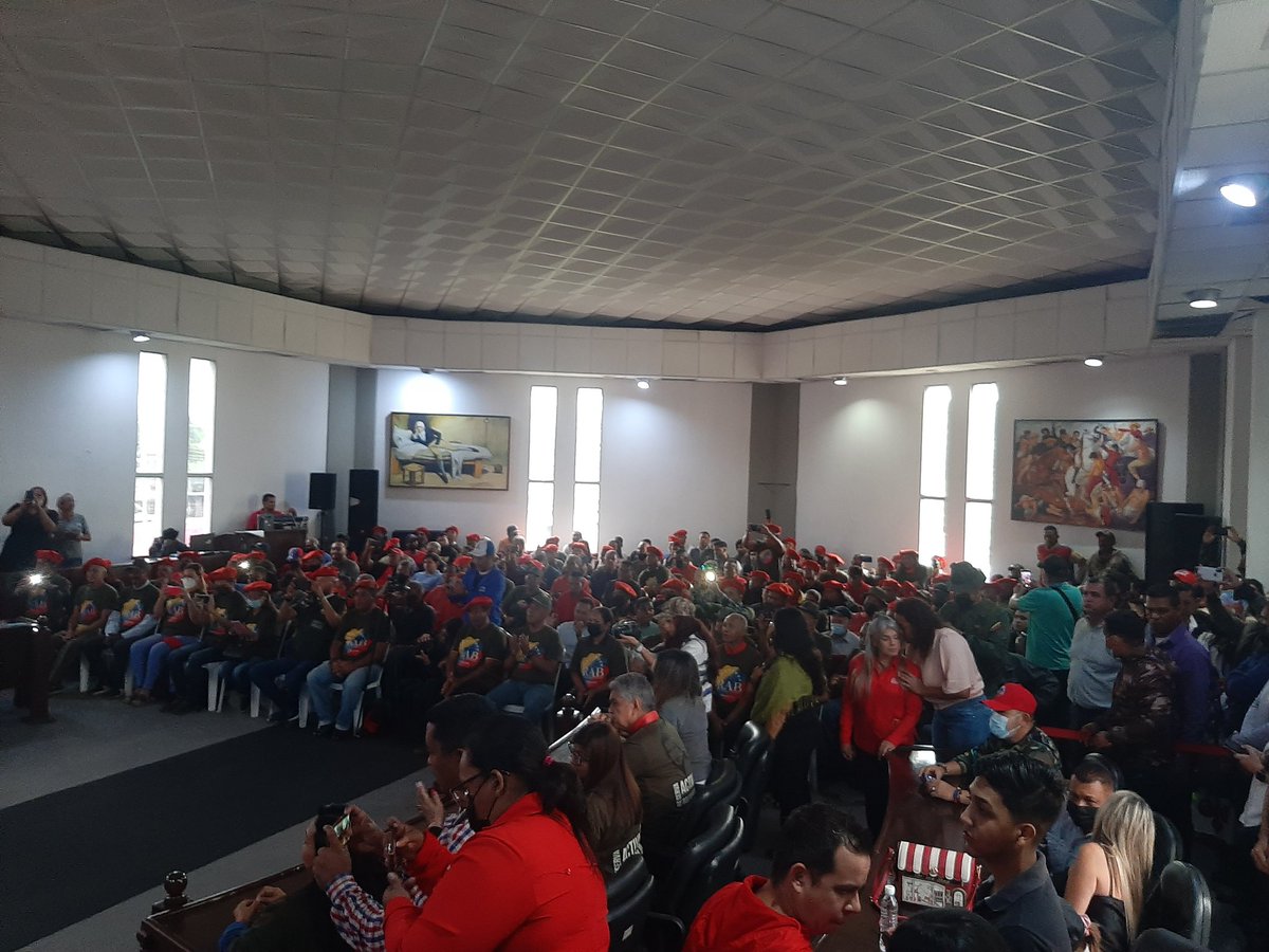 SomosReservaAct's tweet photo. @SomosReservaAct @GeneralPueblo @GloriaC_Psuv Hor en el Estado Anzoategui jurametando a la Coordinación de la Reserva Activa Bolivariana, con su pueblo y el espíritu del Cmdte Supremo Hugo Chávez. Acompañado con los Pueblos Indígenas Warao, Kumanagoto, piritu, Inga, Kariña. ULBV https://t.co/6rAvlipfaI