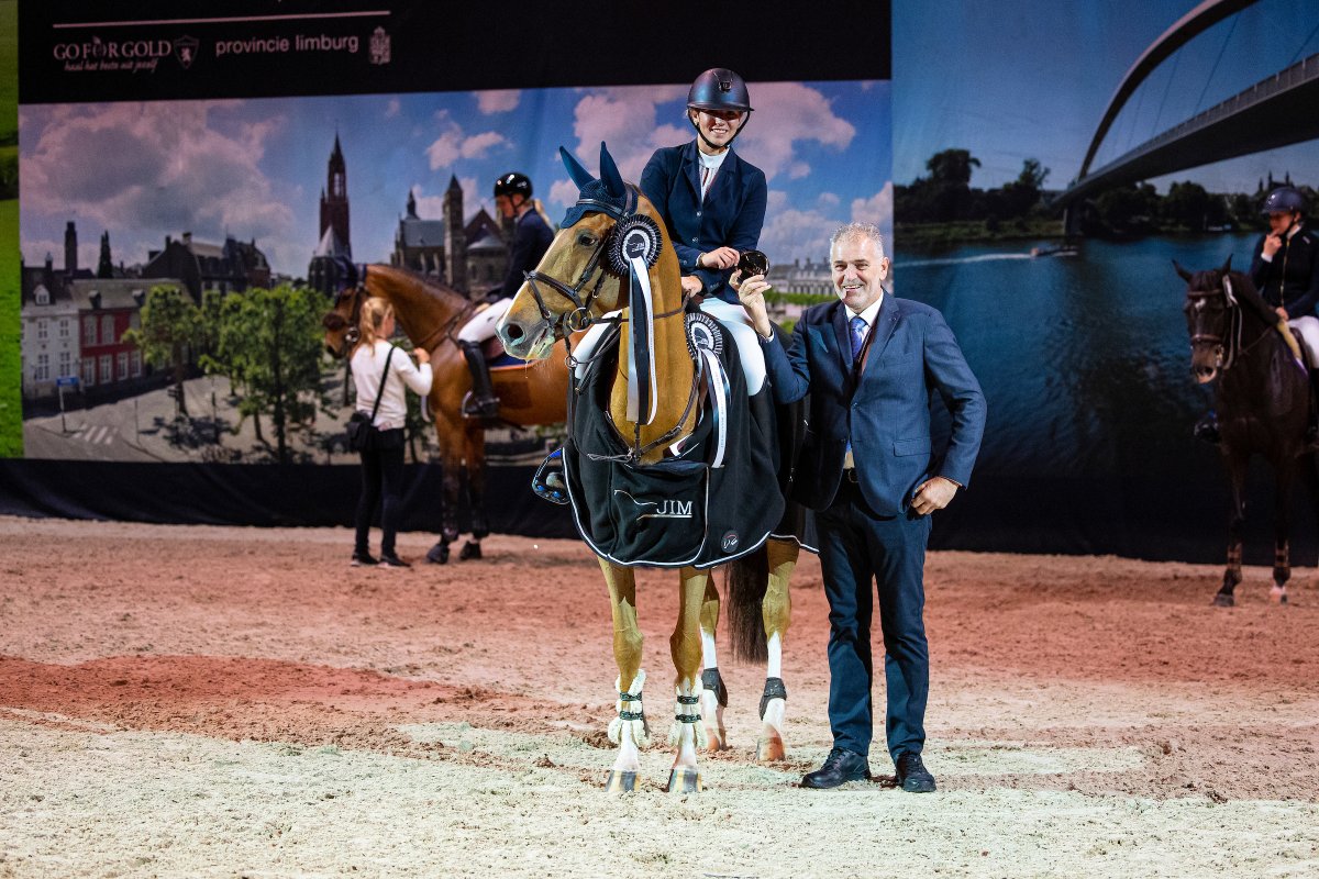 𝑭𝒆𝒆𝒔𝒕 𝒊𝒏 𝒉𝒖𝒊𝒛𝒆 𝑩𝒐𝒄𝒌𝒆𝒏! 🎉

Alicia en Emma Bocken winnen de 1e en 2e rubriek in de CSI 1*.

📸 DigiShots 

#JIM2022