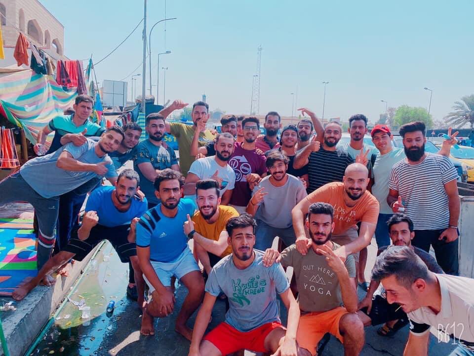 لك ان تتخيل عزيزي حضرتك متناصب وي مجموعة شباب نامو بشارع سنه ونص !  #اقاله_اعضاء_مجلس_الخدمه