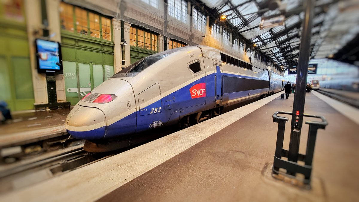 benjamin26120's tweet photo. Espèce en voie de disparition 😥
#tgvduplex #tgvbleu #sncf https://t.co/k0sJwmrx5L