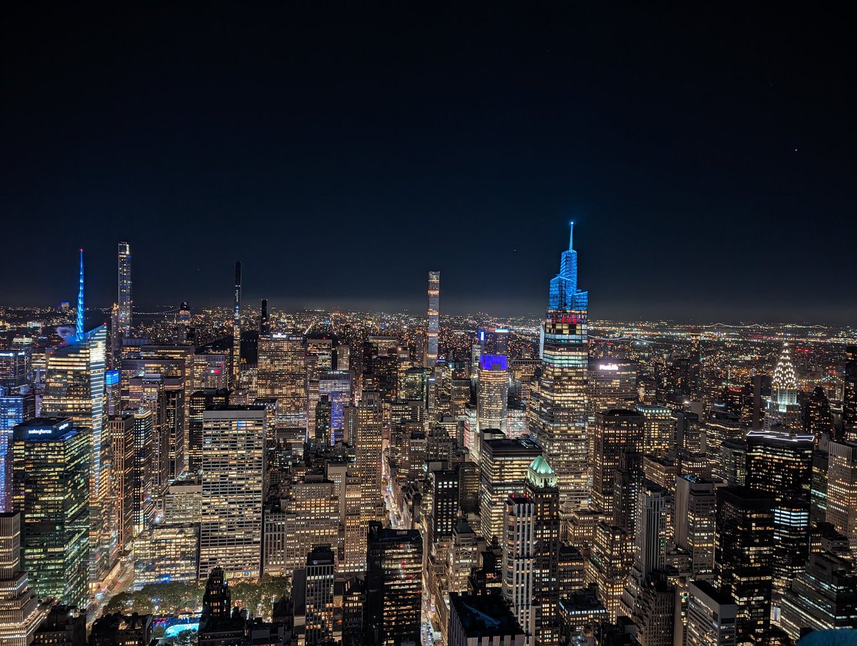 FredericGuiet's tweet photo. From the Empire State Building last night...just amazing https://t.co/J2BBjs4UKG