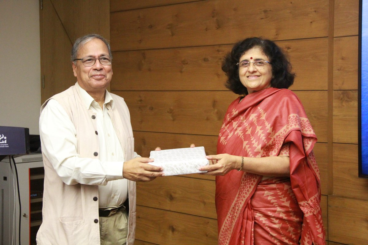 CCI_India's tweet photo. Competition Commission of India organized the 43rd Lecture under #DVKSLectureSeries by Shri Ajay Shankar (Retd. IAS), Distinguished Fellow, @teriin on "Industrial Policy" on 04.11.2022 for officials of CCI.
@svermaa02 @sanjayrkp
#CCICapacityBuilding #lectureseries #CCI https://t.co/bz7RfAScyi