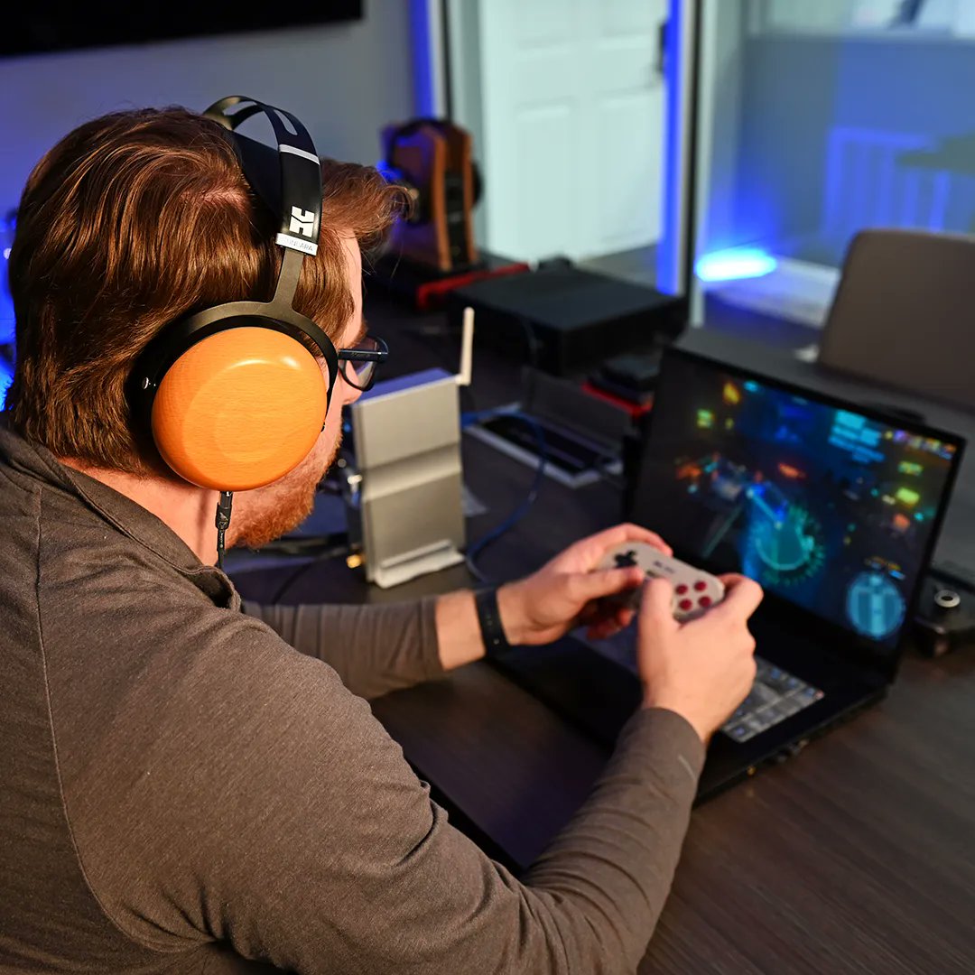 moonaudio's tweet photo. 🎮🎧Enhancing your audio can increase the immersion of your gaming experience. Here's how you can do it: https://t.co/CY1jMSNsiJ
@hifimanofficial @Audeze @FocalOfficial @Sony @Sennheiser
#Gaming #Audiophile #Gamer #Audio #LevelUp #Headphones #Amps #DACS #BetterAudio https://t.co/2k2sHBeOYJ