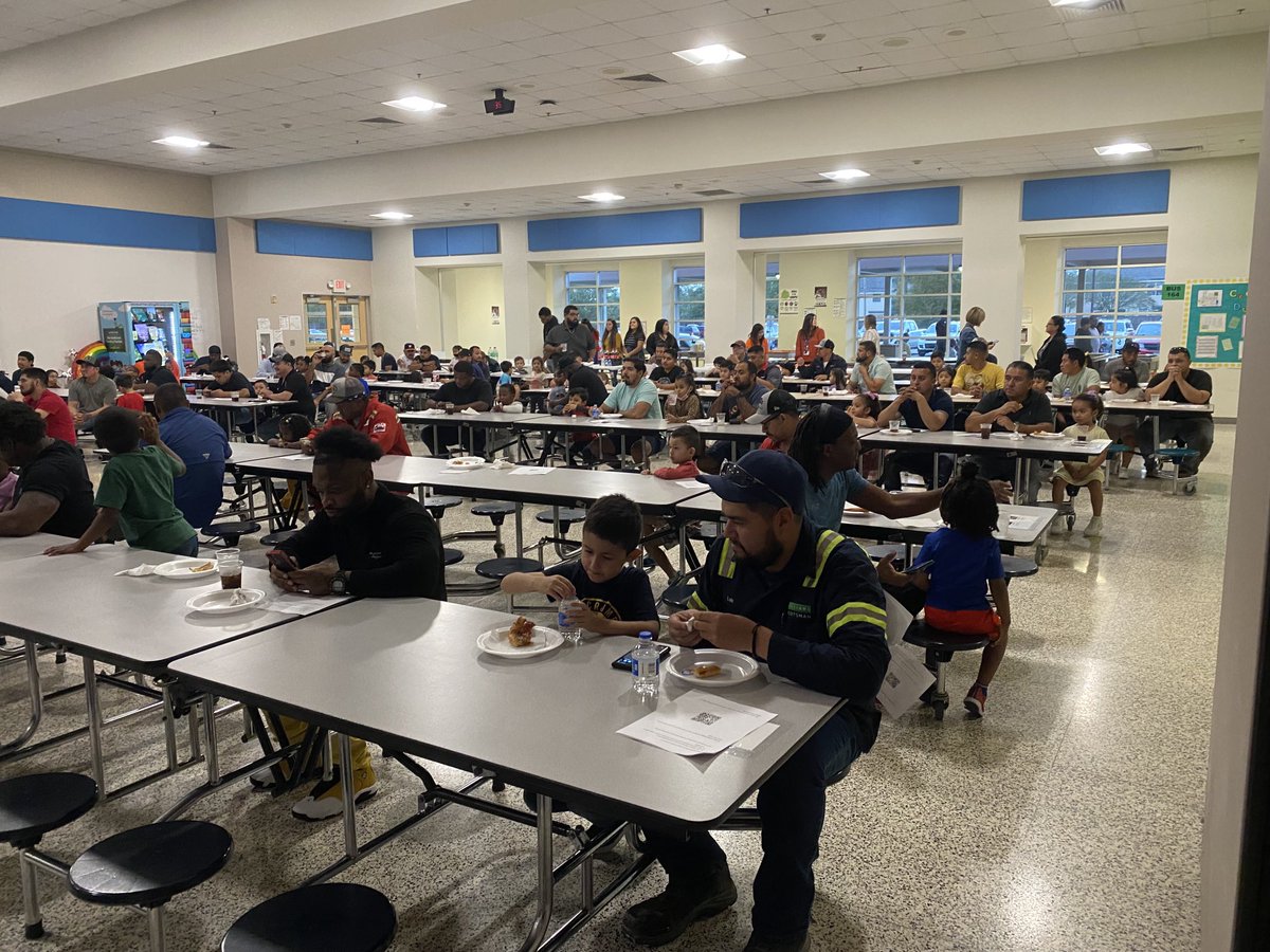 kspell262's tweet photo. Cravens had a successful first meeting for our Watch D.O.G.S.  Thanks to all the dads for your support. ⁦@CubbyBearReport⁩ ⁦@SheldonISD⁩ https://t.co/bgJJq814GL
