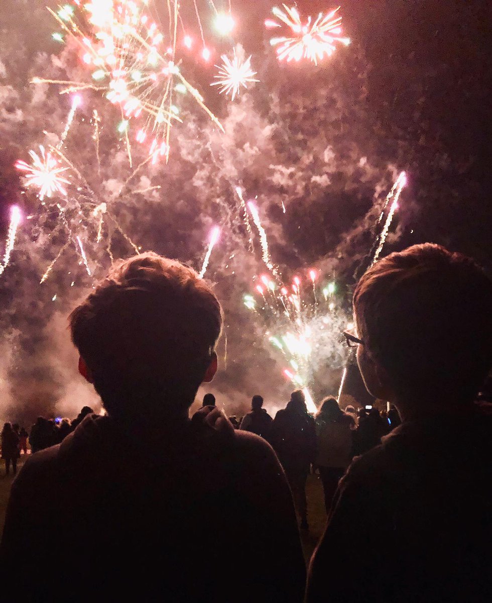 Sevenoaks Fireworks tweet media