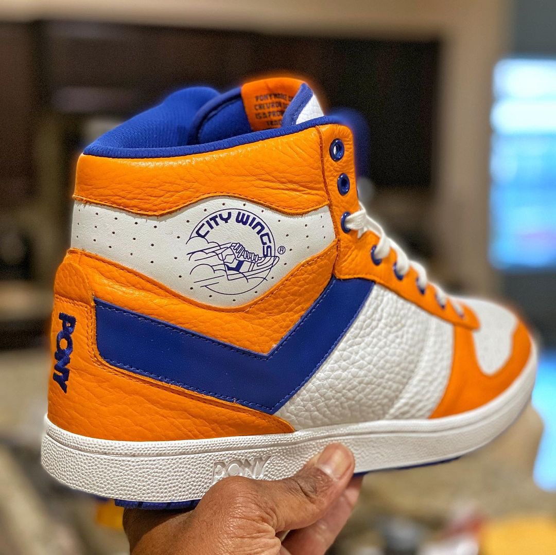 DeeWellsOSD's tweet photo. PONY (Product Of New York) was created in NYC in 1972, and it merged sports with street culture.
The PONY City Wings released & made some noise thanks to Spud Webb (5โ6โ), who wore a white, black, and red pair of City Wings lows to win the 1986 Slam Dunk ๐ Contest. https://t.co/4J3oyPtCv0