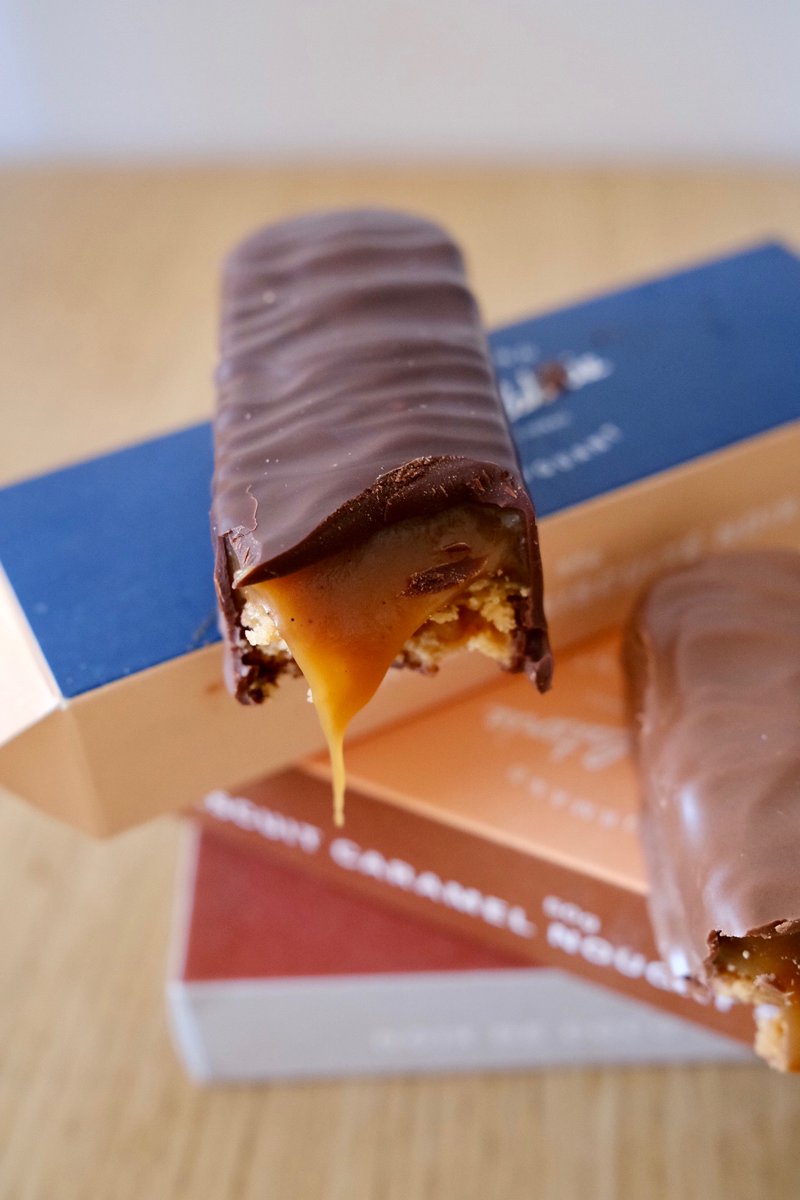 cyril_lignac's tweet photo. C'est l'heure du goûter ! #barrechocolatee #aemporter #lachocolateriecyrillignac #gourmancroquant https://t.co/Y4mmCKNTZ3