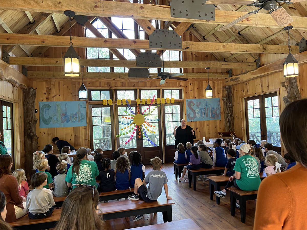 JoeMills9's tweet photo. Celebrating Mr. Bill Turner’s life of service in the Turner Chapel. ⁦@BrkstoneCougars⁩ #BrookstoneLS #ForestFriday https://t.co/qD4yyc5VaY