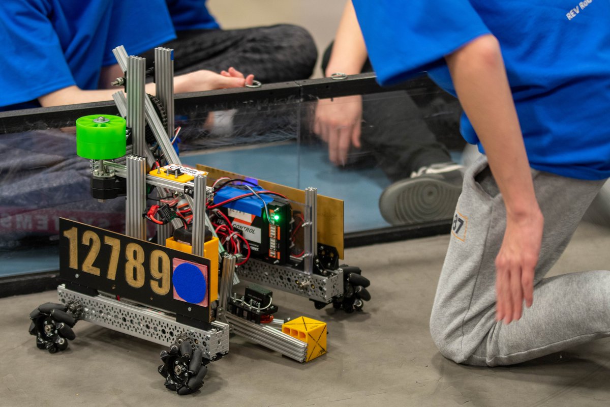 Good luck to all our teams meeting, building, refining, and programming their robots this weekend! We hope you have a robo-tastic weekend! 🤖⚡️