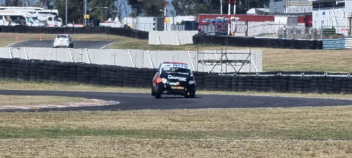 Velocisimo_'s tweet photo. #CopaAbarth | Ahora en pista los Abarth en @AutodromoBA https://t.co/LlWddMjcQ6