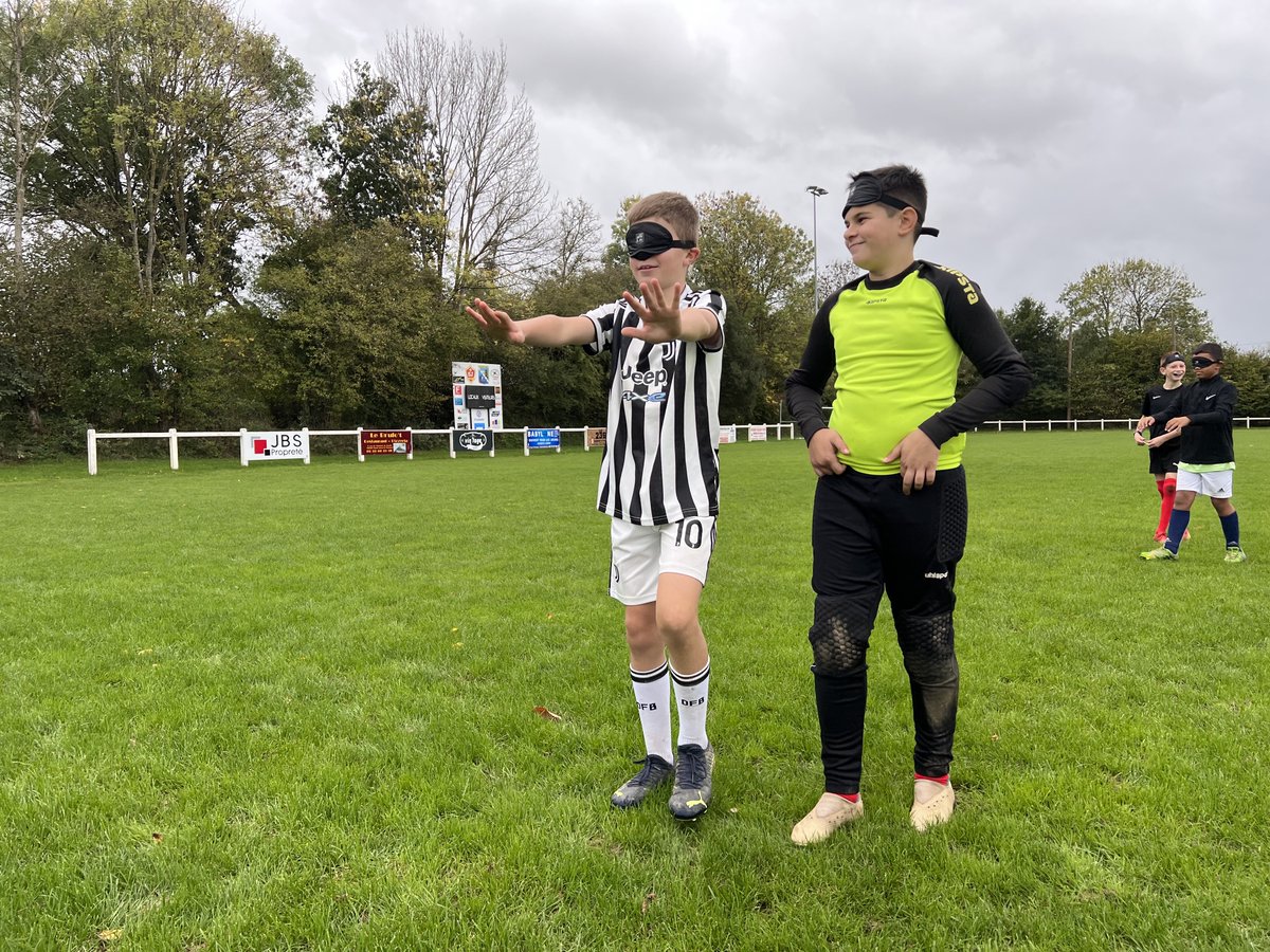 LFNofficiel's tweet photo. Dans le cadre du développement des pratiques et de la mise en place du foot loisirs, la @LFNofficiel se déplace dans les clubs pour animer différents ateliers avec les jeunes licenciés. Vous souhaitez mettre en place des animations dans votre club ? ⤵️
https://t.co/4rDs6z5C3k https://t.co/duEegOYuAy