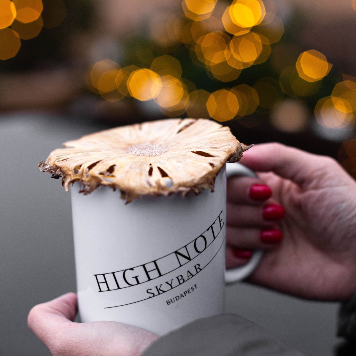 ariabudapest's tweet photo. Book your #Budapest stay with our #WinterWonderland offer, and enjoy discounted room rates, flexible cancellation and start your stay with a lovely hot cocktail. 
#ariahotelbudapest #luxurytravel #luxuryhotel #winter #festiveseason https://t.co/IArnubsgQk