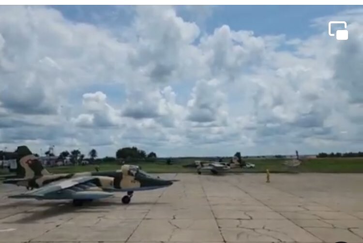 🔴 La GUERRE ne doit jamais être la 1ère option pour résoudre un conflit, mais elle peut bien mériter la place de dernière option si la DIPLOMATIE échoue. À ceux qui n'ont pas compris le langage du Président,le 1er groupe des Forces Spéciales Kenyanes a atterri à Goma à 13h00.