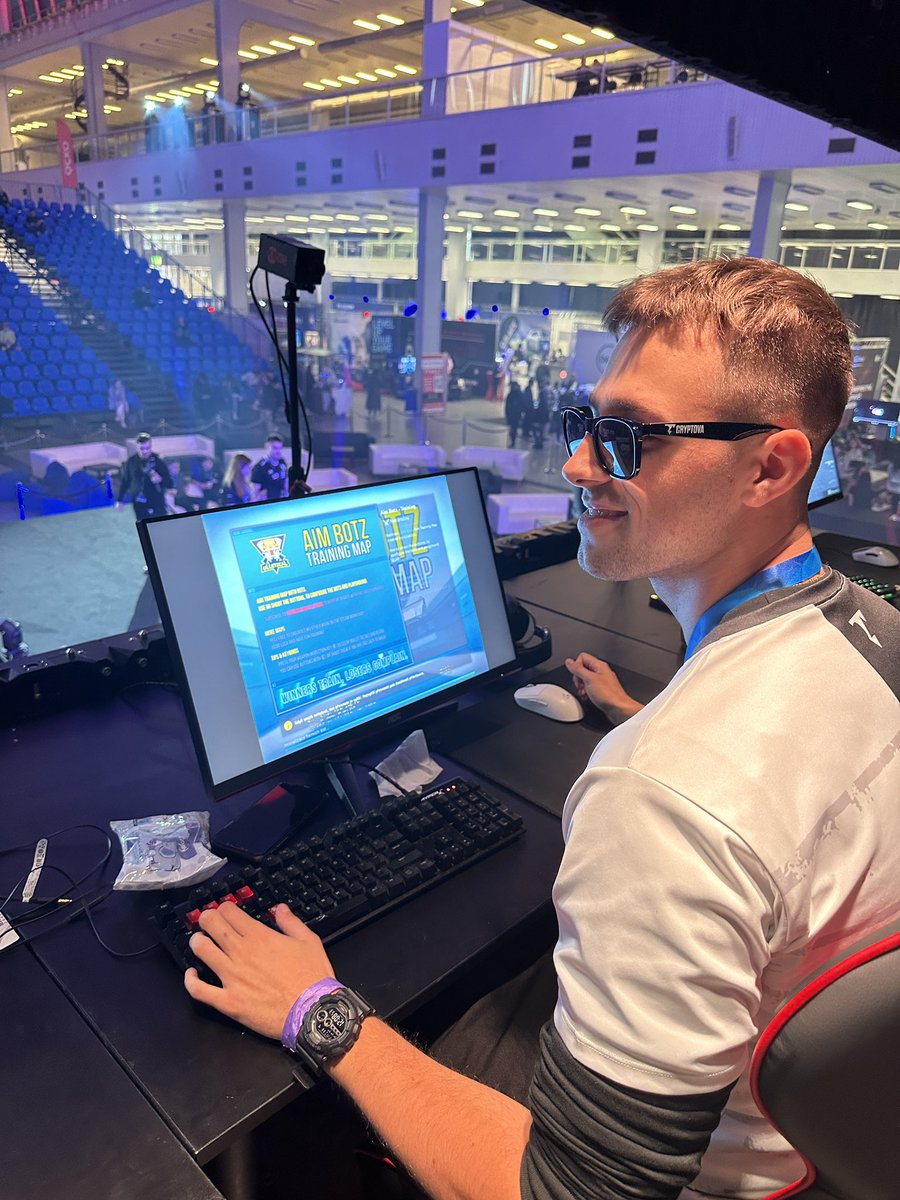 Cryptova tweet media