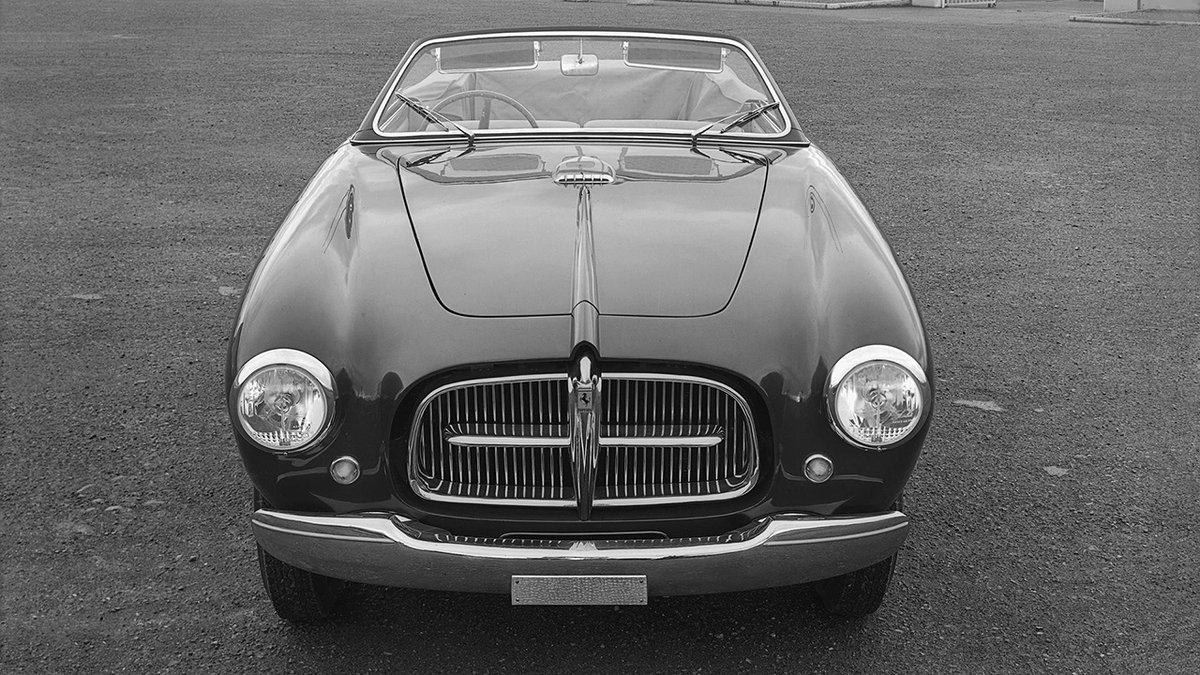 FerrariJPN's tweet photo. 1951年、 #Ferrari212inter が登場。ジョアッキーノ・コロンボが設計したV型12気筒エンジンはボアアップにより排気量が拡大。シャシーはハイパワーを路面に伝える改良が施され、後期型では“トゥーボスコッカ”と呼ばれる鋼管シャシーを導入。 #Ferrari #フェラーリヒストリー https://t.co/8g5ti072HF https://t.co/nmPpZ2JqEF