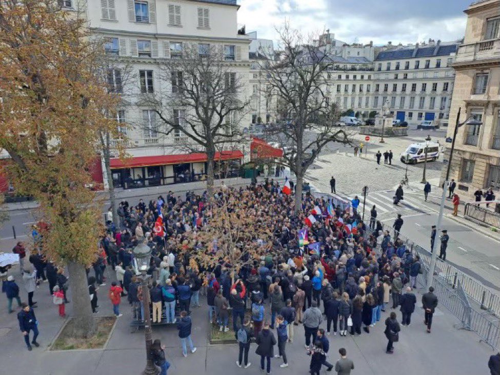 JordanFlrtn's tweet photo. Si l’on retire les journalistes et assistants parlementaires de la #NUPES, à peine une cinquantaine de personnes présentes pour soutenir le député Carlos Bilongo qui se prétend victime de racisme cet après-midi. 

image via @Eynaud_Marc https://t.co/OshZwornQP