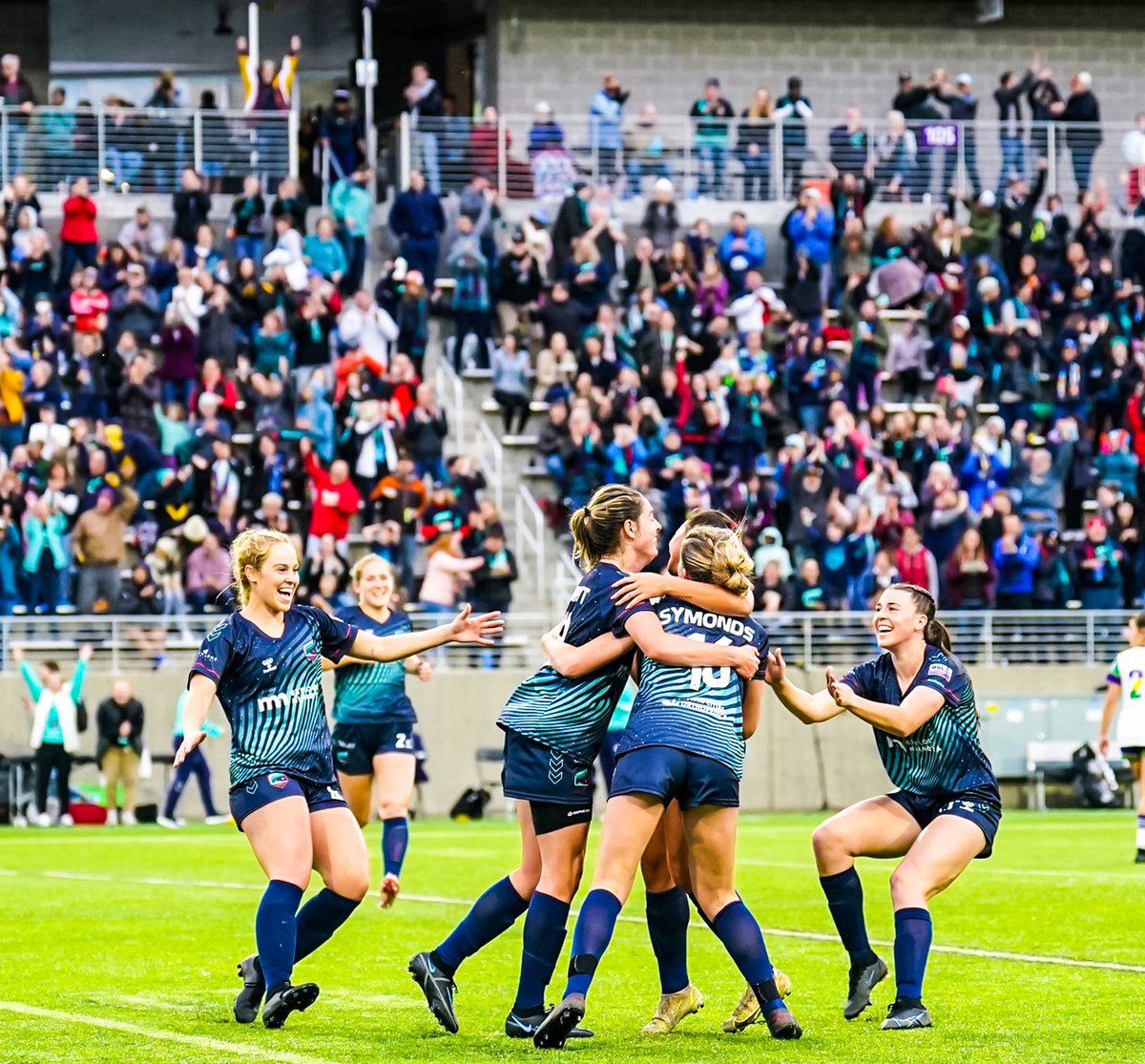 FOS's tweet image. Minnesota Aurora FC will submit an expansion bid to join the NWSL by Friday, per @PioneerPress.

The team is community-owned by 3,000+ people, and must add a majority owner to join the NWSL.

Aurora went unbeaten 14 straight games in the USL-W last season before losing the final.
